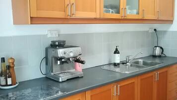 Fridge, microwave, oven, coffee/tea maker