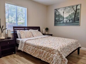 3 bedrooms, desk, free WiFi, bed sheets - Newly remodeled home in centralized location! (Santa Clara)