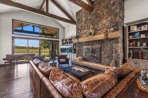 Interior - Bend Luxury Escape | Mountain Views, Sauna & Home Gym (Bend)