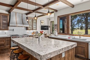 Fridge, microwave, oven, stovetop - Bend Luxury Escape | Mountain Views, Sauna & Home Gym (Bend)