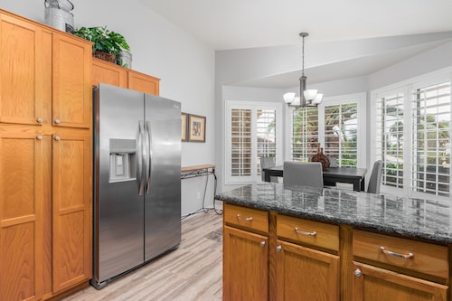 Home away from home! 1 King 1 Queen 2 twins with a non-heated private pool!