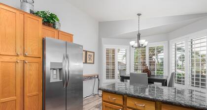 Home away from home! 1 King 1 Queen 2 twins with a non-heated private pool!