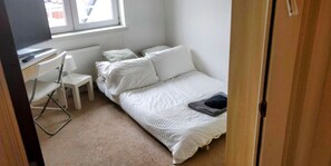 2 bedrooms, desk, iron/ironing board, free WiFi