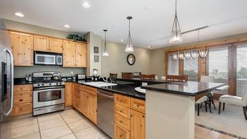 House, Multiple Beds, Hot Tub | Private kitchen | Fridge, microwave, oven, stovetop
