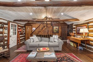 House (4 Bedrooms) | Property amenity
