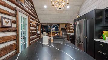 Casa (4 Bedrooms) | Servicio de la propiedad