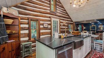 House (4 Bedrooms) | Property amenity