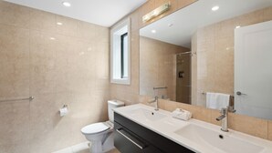 Unclassified image, 5 of 8, button - SPACIOUS UNIT WITH VIEWS AND BALCONY (Queenstown)