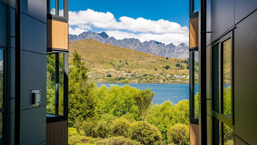 LOVELY 2 BEDROOM APARTMENT WITH INDOOR FIREPLACE