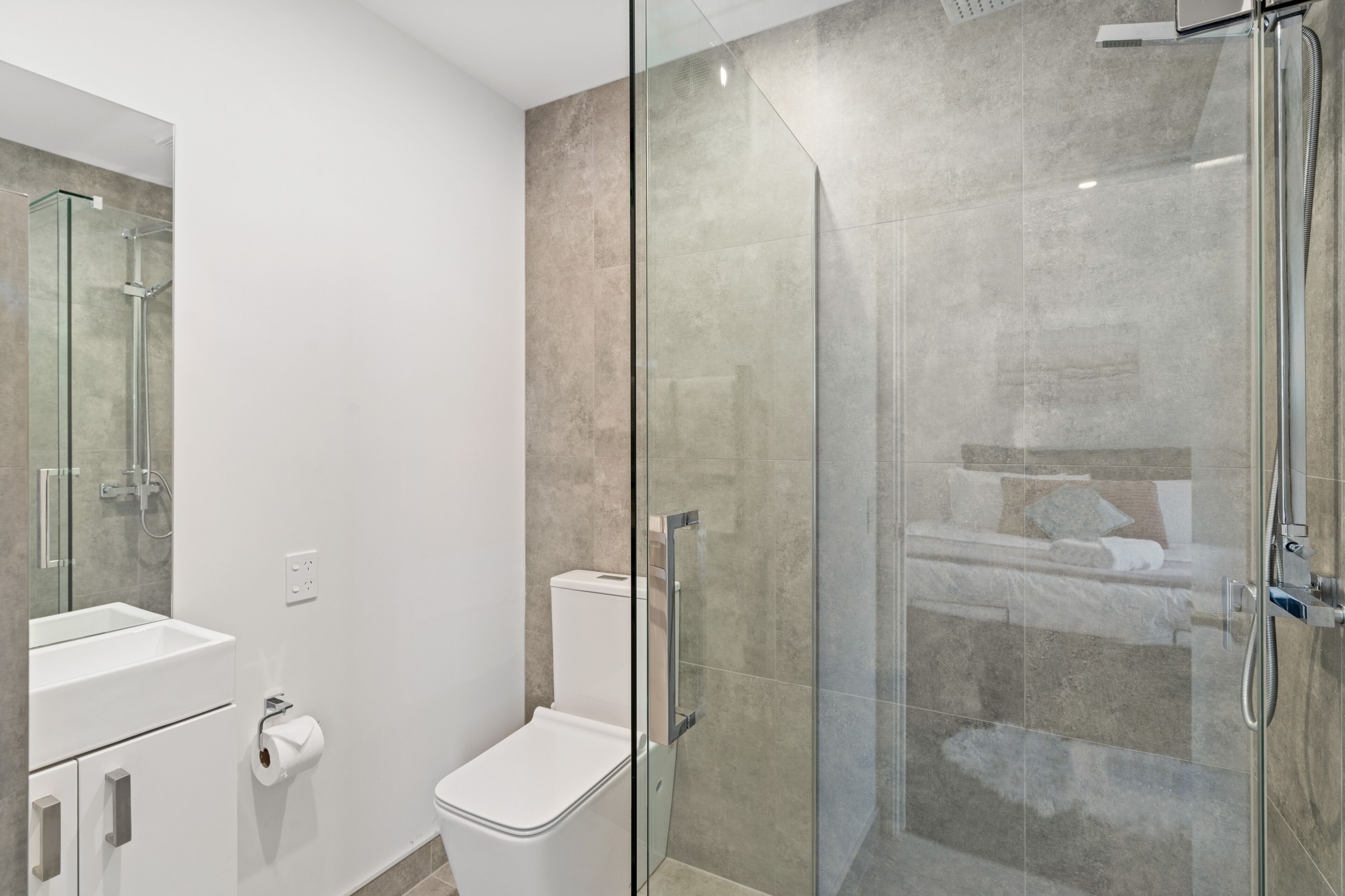 Dúplex | Baño | Regadera, amenidades de baño gratuitas, secadora de cabello, toallas 