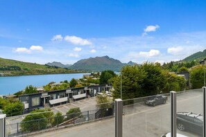 Apartment | Balcony - 2-BEDROOM APARTMENT - BEECHWOOD (Queenstown)