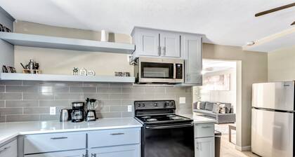 Family-sized 3-BR Home by Downtown Dallas & Art District