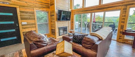 Smart TV, chimenea y videojuegos