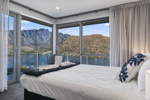 MODERN ALPINE LIVING SPECTACULAR VIEW