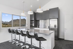 公寓 | 私人厨房 | 大冰箱、微波炉、烤箱、炉灶