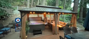 Luxe Cozy Lake Arrowhead Cabin New Hot Tub Kid & Dog Friendly