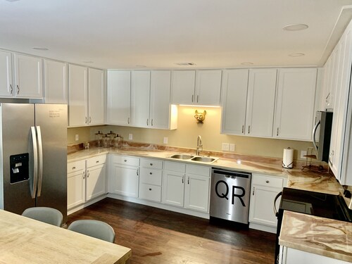 Quincy Ranch ~ Pet Friendly 3 bedroom 2 bath home