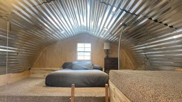 2 bedrooms, iron/ironing board, WiFi (free), bed sheets