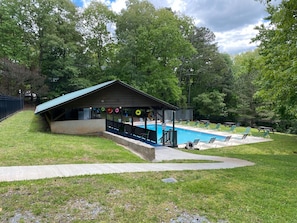 Piscine intérieure, piscine extérieure