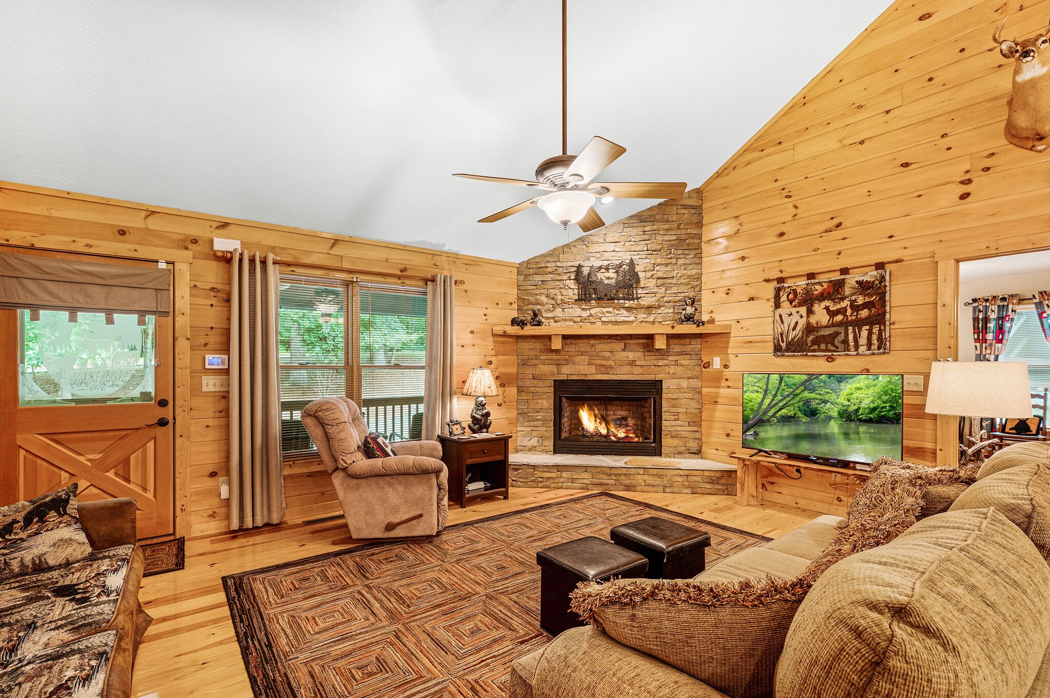 Smart-TV, Kamin, Videospiele