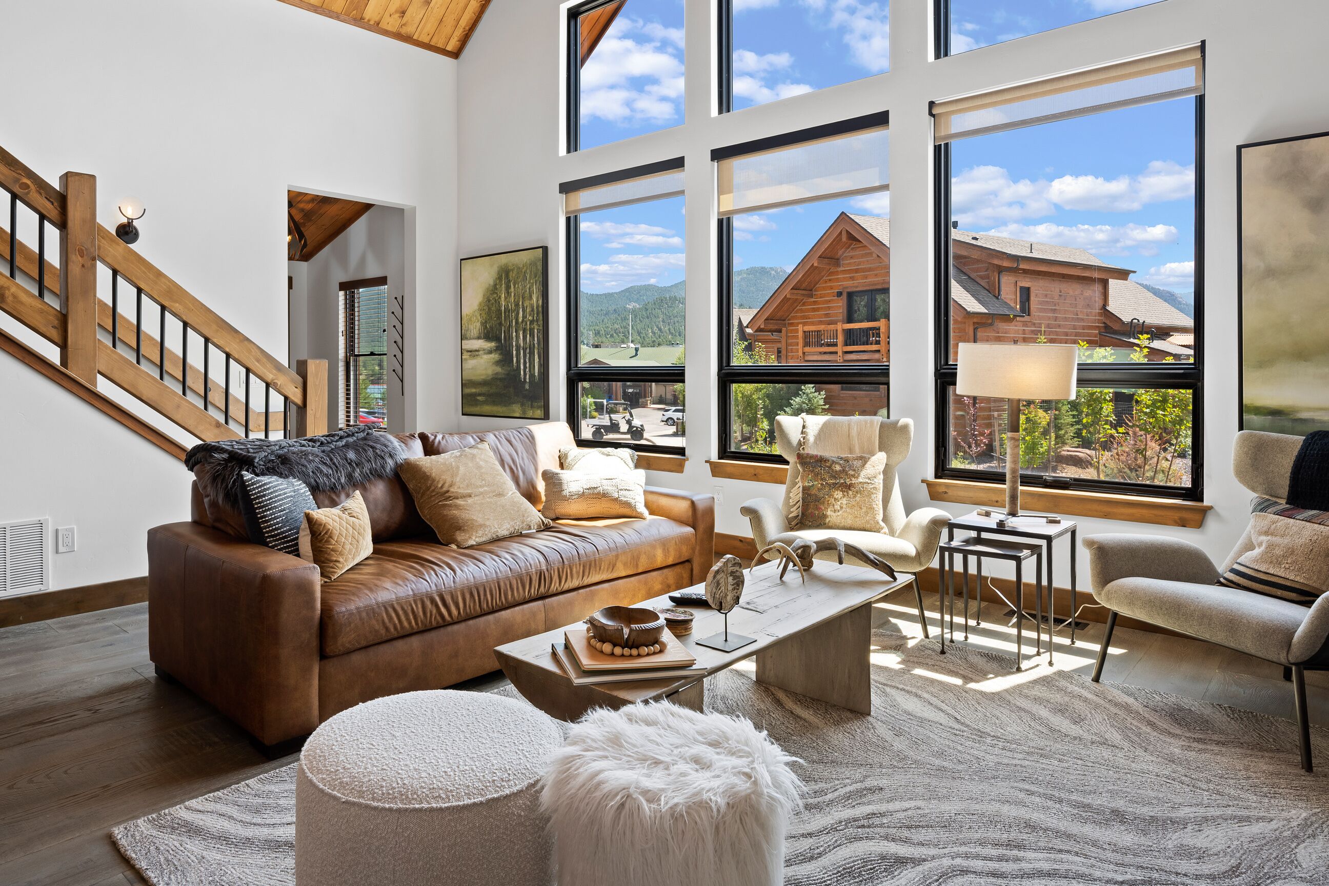 Smart TV, fireplace, stereo