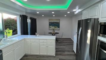 Køleskab, mikrobølgeovn, ovn, opvaskemaskine