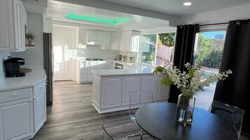 Køleskab, mikrobølgeovn, ovn, opvaskemaskine