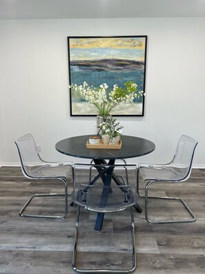 Dining - Cheerful four bedroom house with charming view! (Santa Clarita)