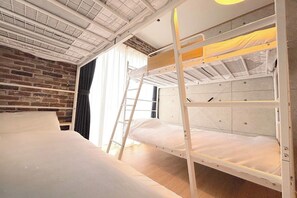 4 Schlafzimmer, Schreibtisch, Bügeleisen/Bügelbrett, kostenloses WLAN