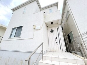 Exterior - Maximum 13 guests 4LDK 100m  13 beds  BBQ  2 parking spaces available  Onna 1B / Kunigami-gun Okinawa (Kunigami-gun)