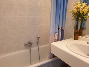 Bathtub, hair dryer, towels