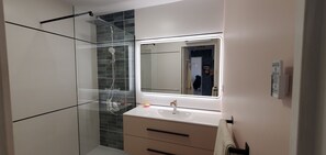 Bathtub, hair dryer, towels