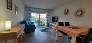 TV - LA MIOUGRA NO Fréjus-Plage: Superb T2, 47 m2 air-conditioned, wifi/fiber box, 200 m from the beaches, pool and garden view, parking (Fréjus)