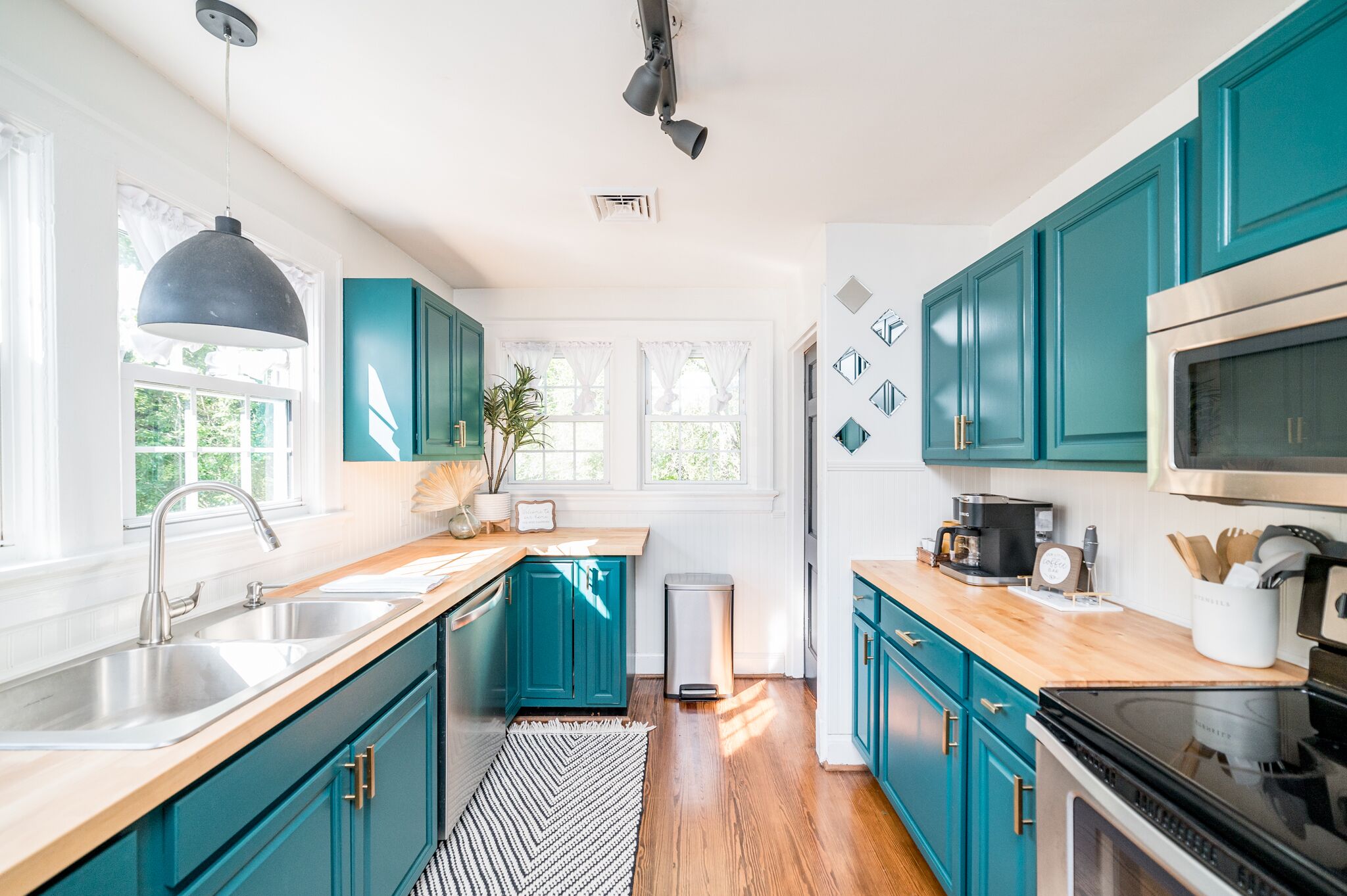Cozy Boho retreat 7 min to LU, 2 BR pet friendly