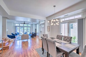 Interior - Oceanside Home w/ Rooftop Patio - Steps to Beach! (Oceanside)
