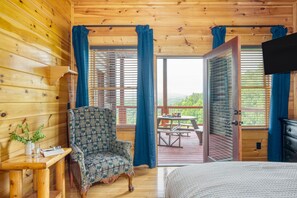 10 bedrooms, iron/ironing board, travel crib, free WiFi