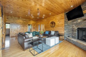 Smart-TV, Kamin, Tischfußball