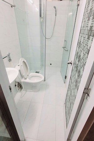Room. Hoang Nam Hotel by Zuzu