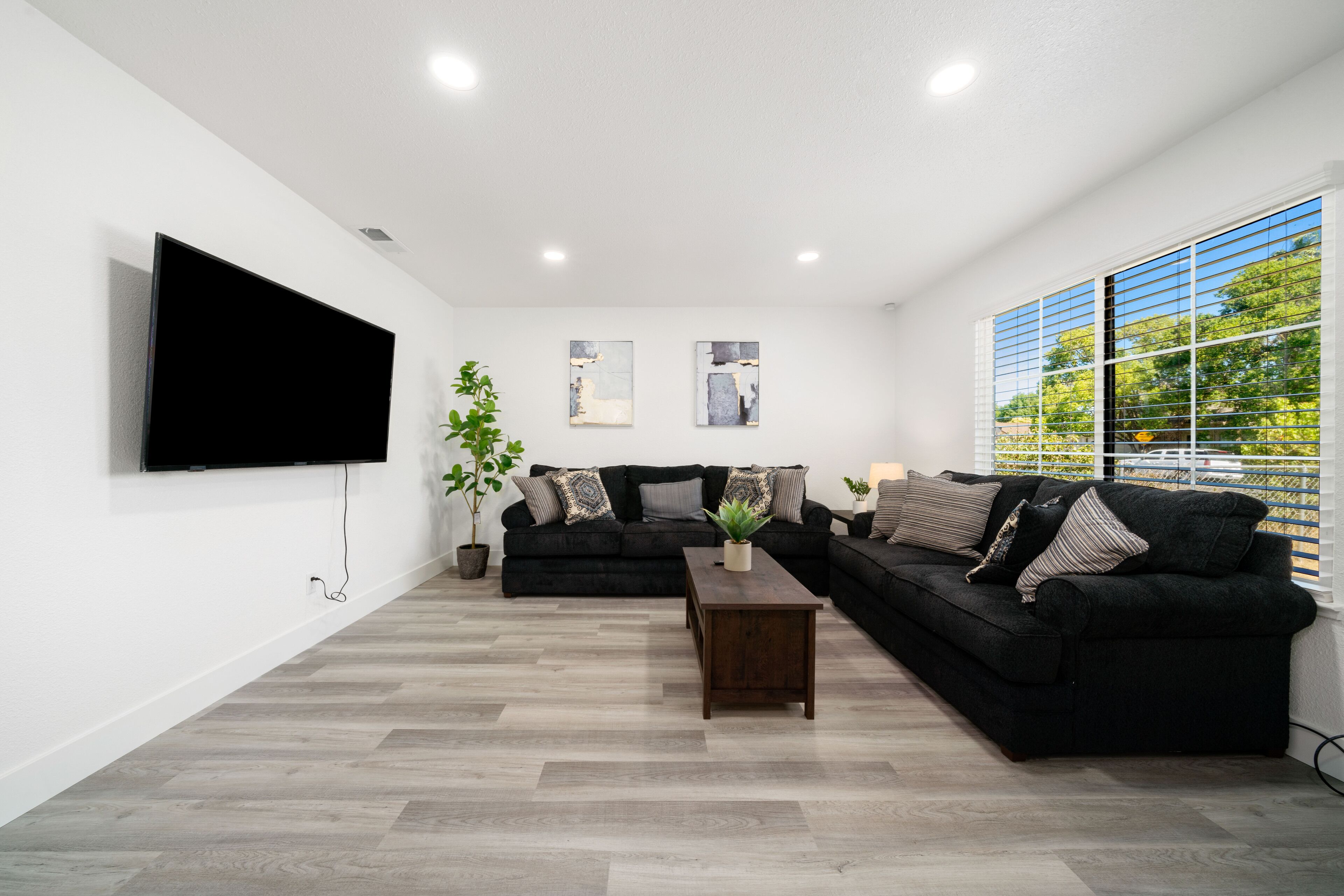 SIMPLE MODERN AND ELEGANT 3 BD HOME