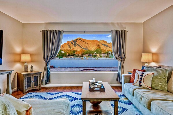 Smart TV, table tennis