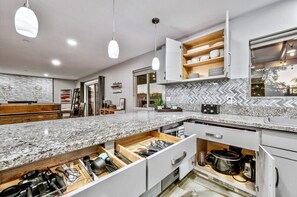 Fridge, microwave, oven, stovetop - Villa Antonietta - Fun, Lux, Private Oasis! (Tucson)