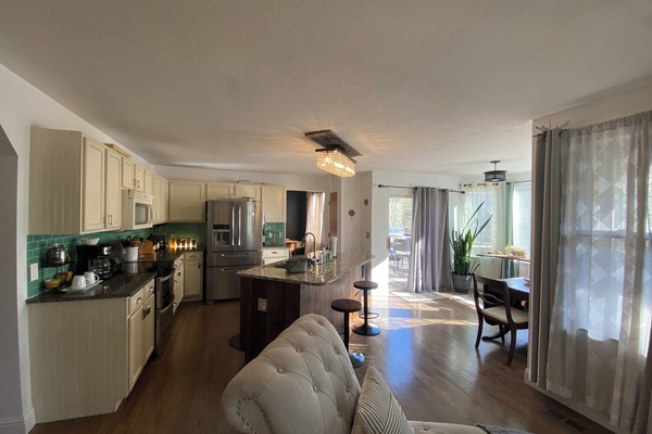 Smart TV, fireplace, stereo