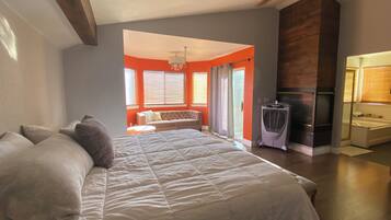3 bedrooms, desk, iron/ironing board, travel cot