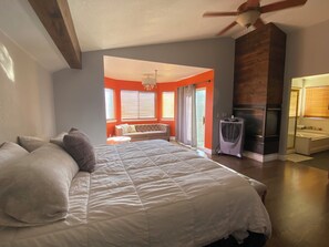 3 bedrooms, desk, iron/ironing board, travel cot