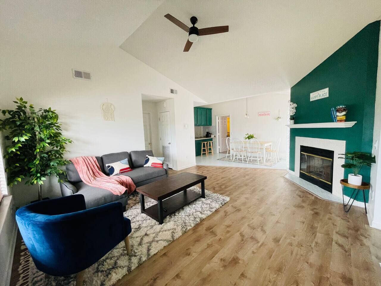 Walk to Beach-Yard-Games-King Bed-Family Friendly
