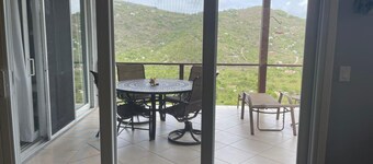 Banana Sweet Top! 2 BEDROOM!!  Hot Tub and Tesla back up power!