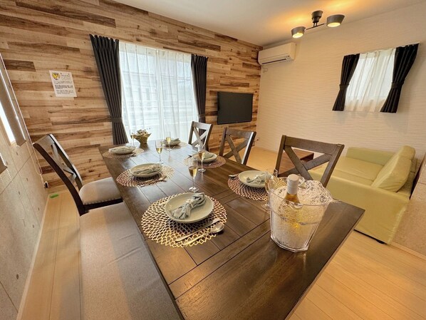 Dining - Maximum 16 people 4LDK 100m 13 beds BBQ f / Kunigami-gun Okinawa (Kunigami-gun)