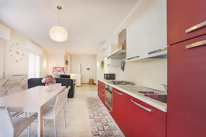 Frigorifero, microonde, forno, lavastoviglie