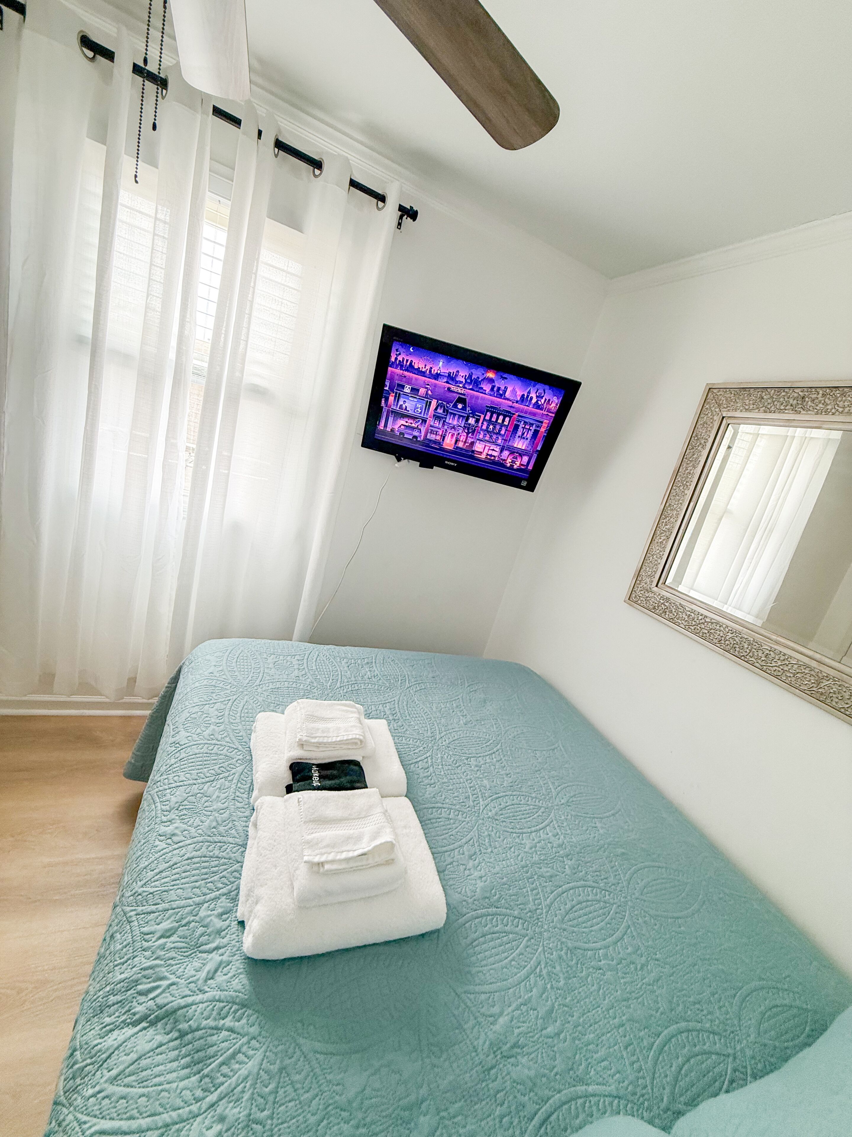 3 bedrooms, WiFi (free), bed sheets