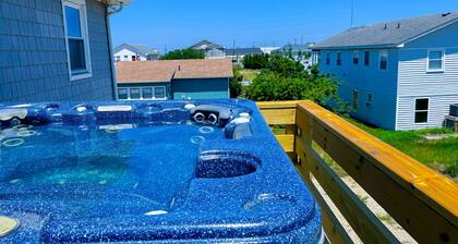 Pet friendly beach house w/ Hot Tub - Short 0.4 mile walk to beach!